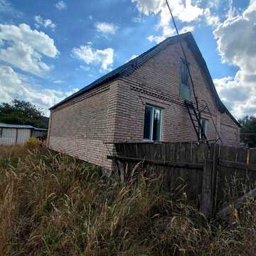 Бабинці - продам будинок цегляний під ремонт.