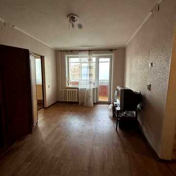 Продам квартиру на  Космонавтів