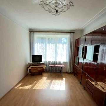 Продаж 2-к. квартири з гаражем 1/3ц 43/38/5м² вул. Соколина 73000$