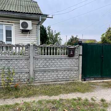 Продам 1/2 будинку