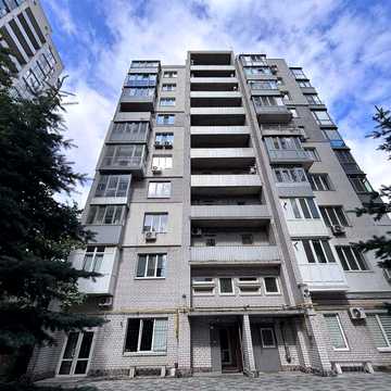 Успенская площадь.Продам 4к кв. 115 м2 в Центре. После строителей.