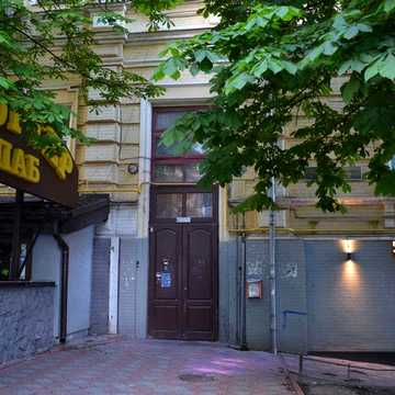 оренда. центр. 2 спальні. 3 поверх