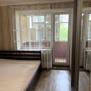 Заболотного/Добровольского, квартира на 3эт (газ), ремонт, балкон
