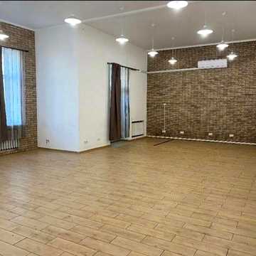 Продам 3-кімнатну квартиру 100 м² у центрі Дніпра | Сталінка | 4,2 м стелі | Закритий двір