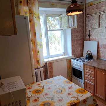 Сдаю 3-х комнатную квартиру ( ул.Космонавтов-122 )