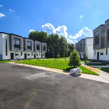 Продається Таунхаус 110 м² на закритій території — $132 000  Просторий таунхаус площею 110 м² у приватному закритому комплексі в Підгірцях