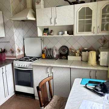 Продам 2х ком. полнометражную квартиру (Сталинка) в центре, ул. Южноукраинская на 3 этаже пятиэтажного кирпичного дома