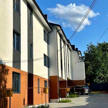 Продаж 2-кімнатної квартири з чорновим ремонтом у клубному ЖК, вул. Яблунева (бічна Варшавської)