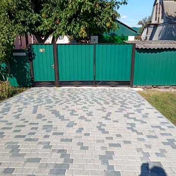 Продається добротний житловий  будинок за 2 км до м. Сміла