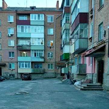 Квартира 4-кімнатна