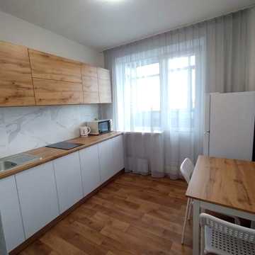 Аренда 1к квартиры с новым ремонтом.  Рабочая,  Кедрина