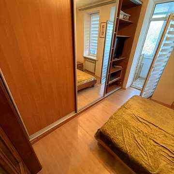 Без комісії !Продам 2 кім сталінку в центрі міста по Соборній