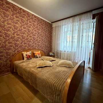 Продаж 3- кімнатної квартири по вул . Героїв Дніпра 85, якісний ремонт, меблі
