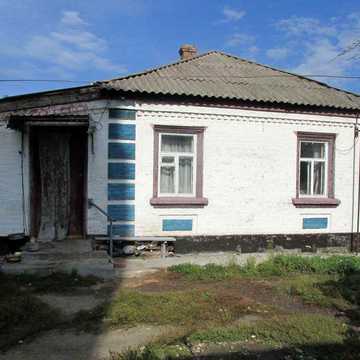 Продам 1/2 частину газифікованого будинку з окремим двором по вул. Кременчуцькій (р-н пл. Покровської)