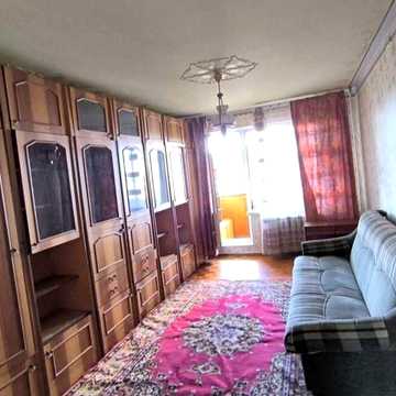 В продажу 3 кімнатна квартира в житловому стані