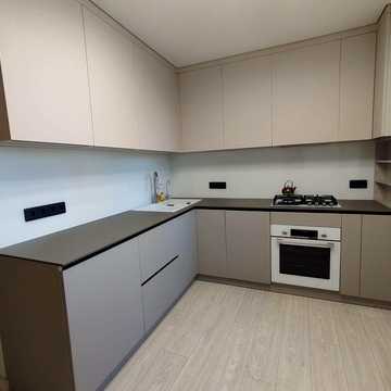 Сучасна чотири кімнатна квартира з якісним ремонтом