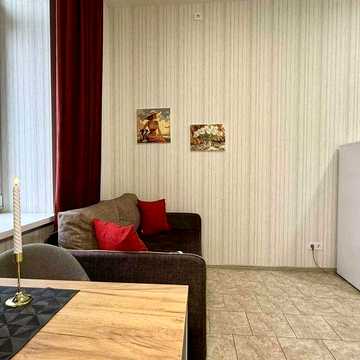 Сдам в Центре 1к-студию 23м, евроремонт, вся техника и мебель, аренда + свет, Площадь Героев Небесной Сотни д.7а, м.Пл.Конституции 8 минут пешком.