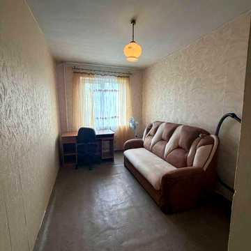Продам 2-кімнатну квартиру в Саксаганському районі — вул. Павла Глазового, 7.