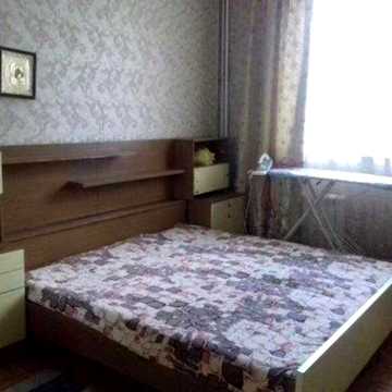 Продам  2 комн квартиру. Е- ВИДНОВЛЕННЯ. Рядом с метро.