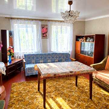 Продам крепкий дом в центре села Новая Дофиновка  , близко к морю