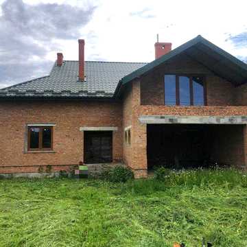 Продається двоповерховий будинок з гаражем
