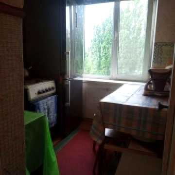 Продам малосемейку Красный Камень
