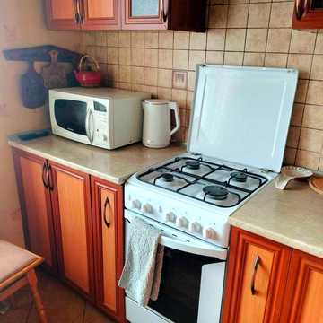 Сдается 3-х к. кв. в хорошем состоянии по ул. С. Синенко (Кремлевская), первая линия, гараж