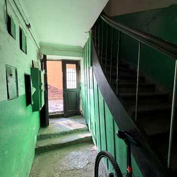 Продаю 1-кімнатну квартиру під ремонт у ближньому центрі Львова .