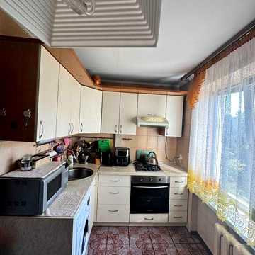 Продам 4-кімнатну квартиру на вул. Новокримській, 4А