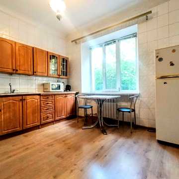Сдам 2/р в Печерском районе ( сталинка)