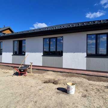 Сучасний одноповерховий дуплекс, введений в експлуатацію, у затишній частині Гостомеля. Ідеальний варіант для швидкої та безпечної угоди.