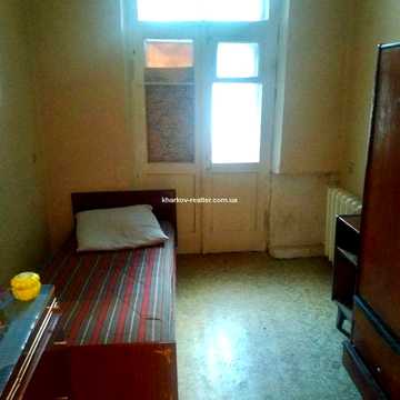 Продам 2ком.квартиру на м.Дворец Спорта.Первый этаж.