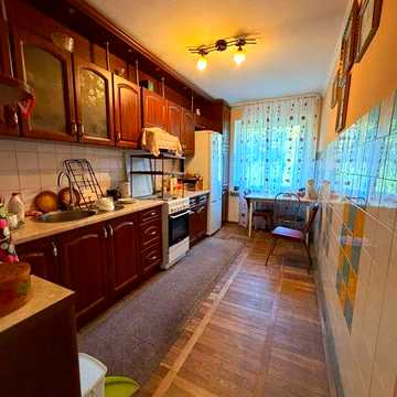 Продам трикімнатну квартиру на Сихові