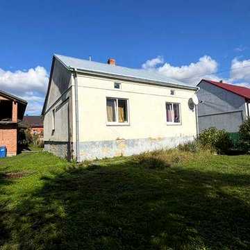 Продаж двох будинків із власною територією — с. Великий Любінь