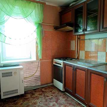 Здається 2-кімнатна квартира на другому поверсі р-н ДОС з індивідуальним опаленням