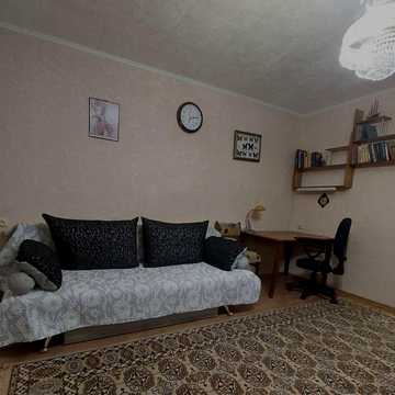 Продам просторную 2х комн.кв.на Небесной Сотни/ Сити-центр,бювет,р-к Селянка.