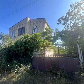 Продам дачу в Теплодаре. 2 этажа, частично установлены металлопластиковые окна. Свет, вода подключены. 11000$