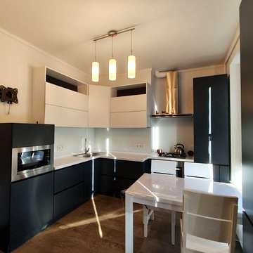 Сдам 2-ую квартиру 72м ул.Дача Ковалевского новострой  16000грн газ интернет место для авто длительный срок
