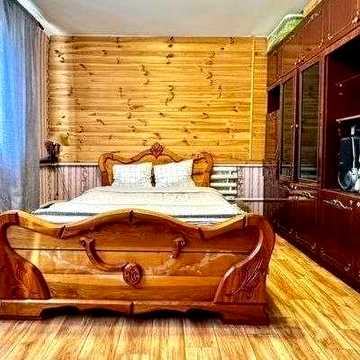 Продаж одноповерхового будинку з ремонтом та меблями в лісовій частині міста