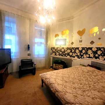 Коммунальные включены в стоимость.
 сдается 2х кiм. квартира  на вулиці Базарній/ Леонтовіча, коммунальные включены в стоимость.
 Історичному центрі