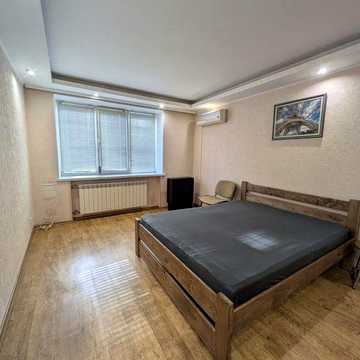 Оренда 1 квартири. Незалежності 10 А. Гостинка