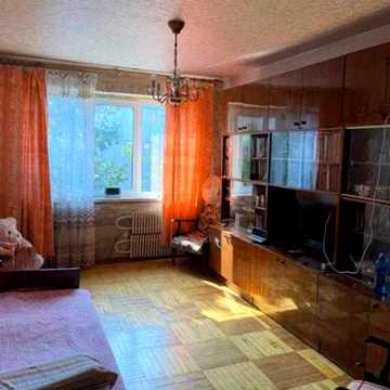 Продам квартиру  2 ком,  метро Героев Труда