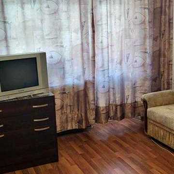 Продам 1 к.кв. покращ.планування м.Індустріальна 10 хв.