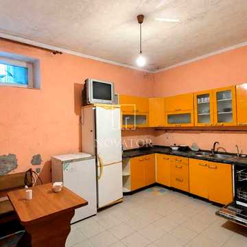 3-кімнатна квартира в центрі Немішаєвого — 37 000 $. Цоколь. Під ремонт
