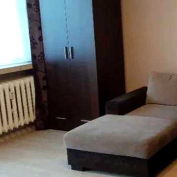 Сдам пол дома 3 комнаты, участок, гараж