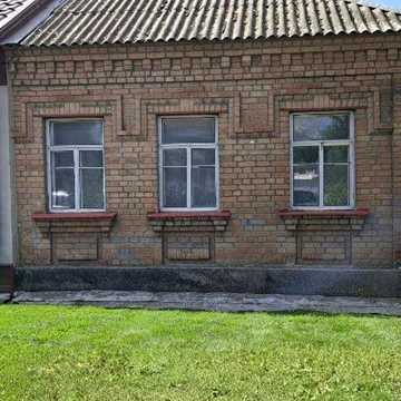 Продам півбудинку з окремим подвір'ям на Кущівці