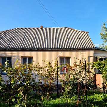 Земельна ділянка із житловим будинком