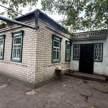 Продаж будинку у м. Самар , рн кулебівка  начало . Будинок на дві  родини . Гараж .