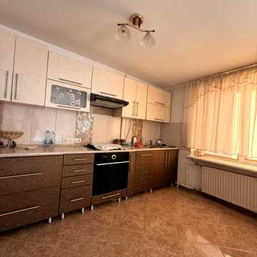 Продам квартиру район 8-9 школи.