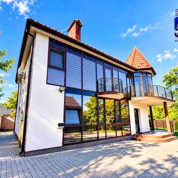 Продаж. Просторий будинок, 224 квадрати. Монолітний. Власний басейн. Гараж. р-н. П'ятничани